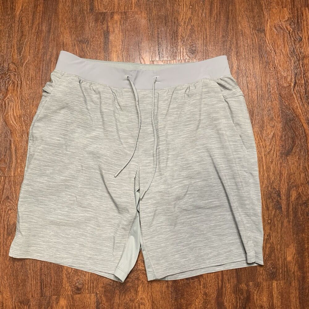 Lululemon T.H.E. Short 9 Lined Heathered Allover Sea Salt Light Case Gray Sz XL